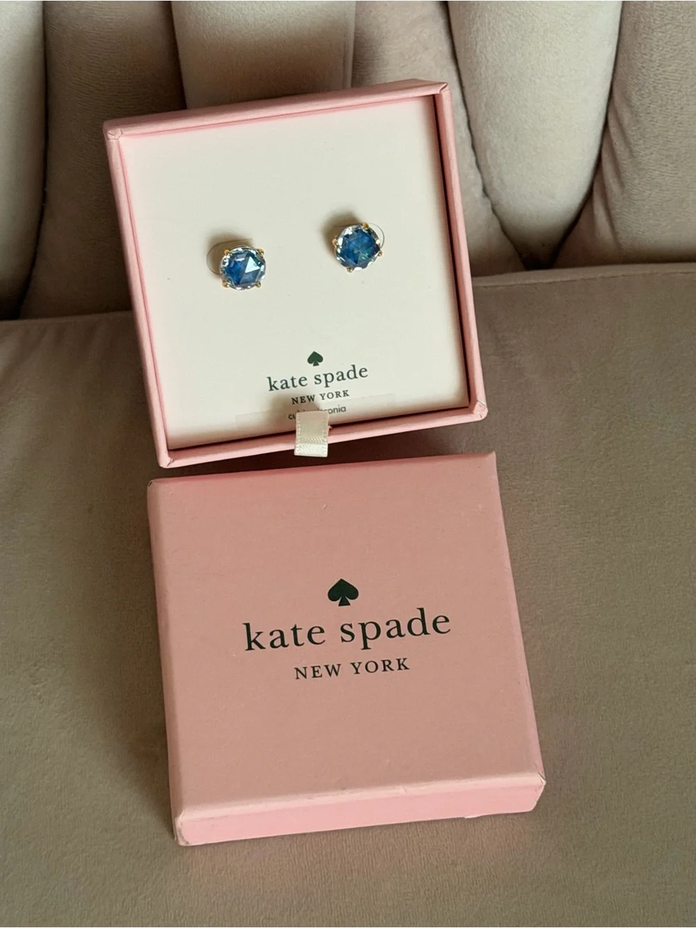 NWT Kate Spade Bright Ideas Sapphire Blue Crystal CZ Gold Tone Stud Earrings